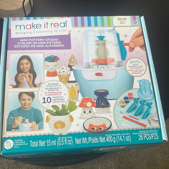 Mini Pottery Studio - Picture 1 of 2